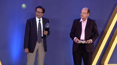 Shri Ramakant Desai & Mr. V.V.Kumar receive the BCCI special award