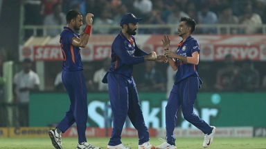 Similar dismissals - Chahal gets Rassie & Pretorius out