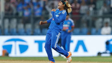2 in 2: Saika Ishaque removes Jones, Gibson off consecutive deliveries