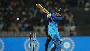 1 over, 3 fours - Smriti Mandhana goes after Kim Garth