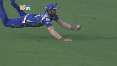 M12: RCB vs MI – VIVO perfect catch of the match – Rohit Sharma