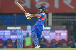 Ishan Kishan maintains momentum with 43(22)