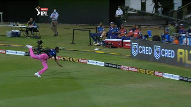 Archer's unbelievable one-handed catch