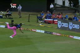 Archer's unbelievable one-handed catch