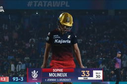M17 - DC vs RCB: Sophie Molineux Wicket