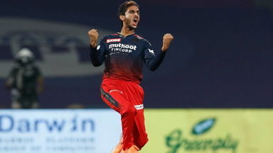 DK rejoices, Shahbaz celebrates, NOT OUT - Comms react on fun moment