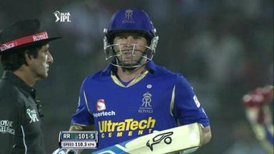 Match 30 RR vs RCB – Hodge's Wicket