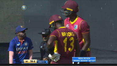 Stump mic gem - Virat and co. persuade Rohit to take DRS