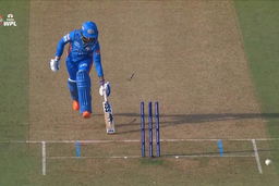 M15 - MI vs UPW: Saika Ishaque Wicket