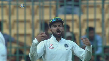 Virat, Ishant and the crowd get Mitchell Marsh OUT!