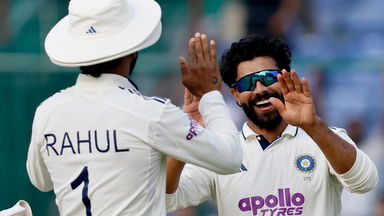 Juggle 1,2 & into the bag: Rahul's fine reflex catch
