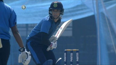 4, 6, 4 – Smriti Mandhana takes on Mansi Joshi