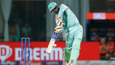 Deepak Hooda's valuable power-packed 51(33)
