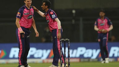 Oops! Boult somehow evades Prasidh’s rocket throw