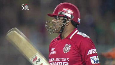 M57: KXIP vs KKR – Virender Sehwag Wicket