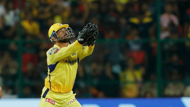 BIG MOMENT: Dhoni stops the BIG SHOW