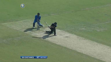 IND vs NZ 2016, 2nd ODI: Tom Latham Six