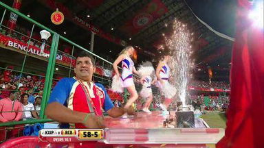 M31: RCB vs KXIP –  AB de Villiers Six