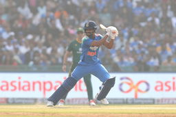 Ruturaj on the charge: Smashes 4,6,4 off Maharaj