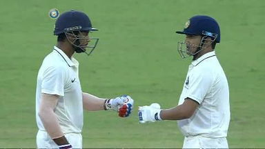 Duleep Trophy 2016-17: India Red vs India Blue - Mayank Agarwal 92 (167)