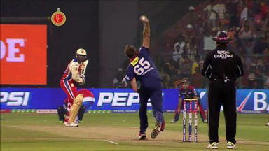 M21: RCB vs DD – Chris Gayle Six