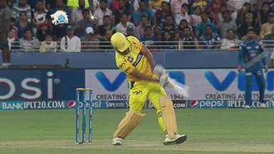 M13: CSK vs MI –  MS Dhoni Six