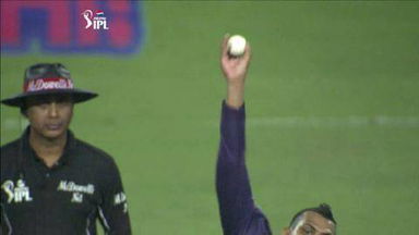 M1: KKR vs DD – Ashish Nehra Wicket