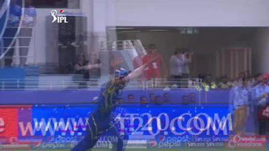 M5: RCB vs MI –  Yuvraj Singh Wicket