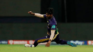 Juggling act 2: Anukul almost pushes ball to boundary