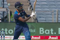 IND vs ENG 2021, 3RD ODI : Hardik Pandya Six