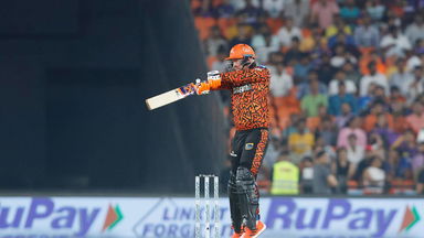 Heinrich Klaasen stabilises SRH with 32(21)