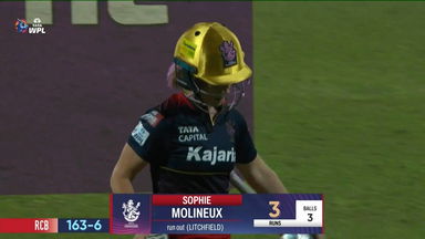 M13 - GG vs RCB: Sophie Molineux Wicket