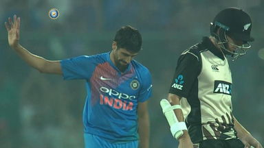 Ashish Nehra's final over in international cricket
