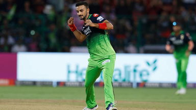 Harshal Patel roars back to form with crucial spell of 3/32