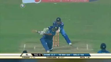4TH ODI: IND vs SL – Lahiru Thirimanne Six
