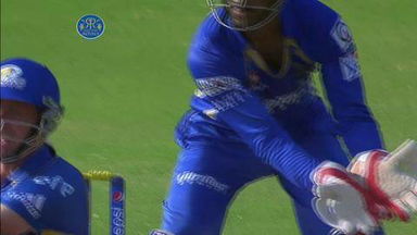 M44: RR vs MI – Michael Hussey Wicket