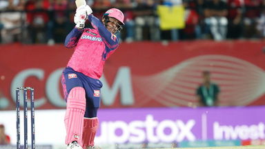 Shimron Hetmyer's electric 46(28)