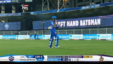 M16: DC vs KKR – Prithvi Shaw Wicket