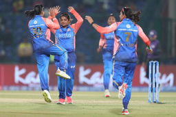 6 & OUT! Ishaque wins the battle against Navgire