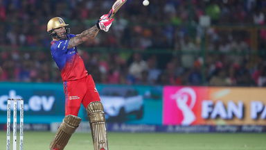 6 & 6: Faf du Plessis switches gears