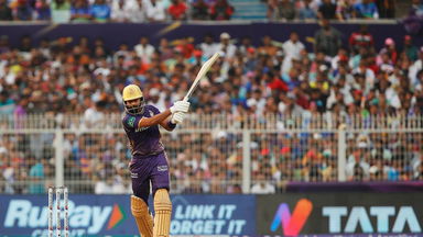 50 up in STYLE! Shreyas smacks 6,4 downtown to bring up half-century