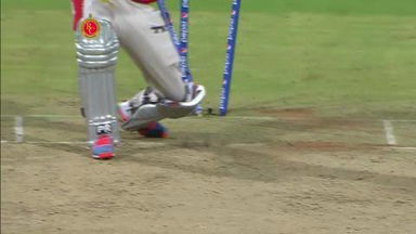 M31: RCB vs KXIP –  Akshar Patel Wicket