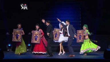 Virat shakes a leg with SRK