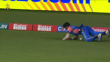 Brilliant fielding effort ft. Pooja Vastrakar
