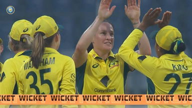 IND-W vs AUS-W 2023-24, 3rd ODI: Fall of Wickets