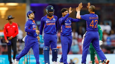 Set up & a wicket - Kuldeep Yadav bamboozles Aiden Markram