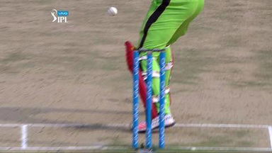 M44: RCB vs GL – Chris Gayle Wicket