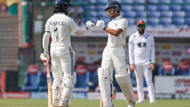 Teeing in the 'V': Rahul, Yashasvi go downtown