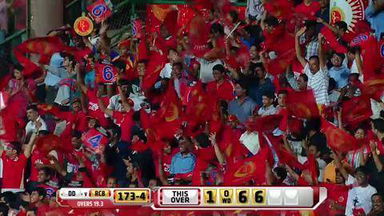 M38: RCB vs DD –  Yuvraj Singh Six