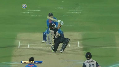 IND vs NZ 2017, 2nd T20I: Martin Guptill Six